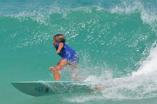 Surf onde bimbi Surf onde bimbi