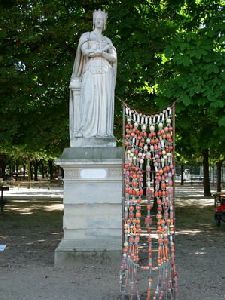 0007_nicole_barth_ne1948_anne_et_le_jeu_des_perles_en_verre_2007
