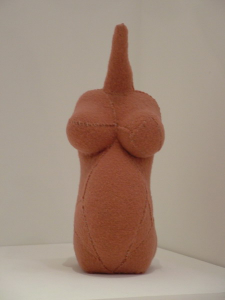 0005_louise_bourgeois_2002_deesse_fragile_resize