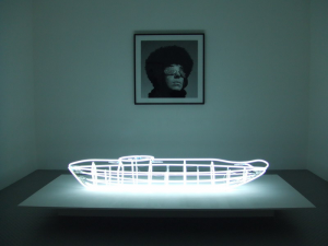 0007_nathalie_talec_dv-kayak_2008_250x50x60_ds-_autoporait_avec_paire_de_lunettes_1986_100x100_resize