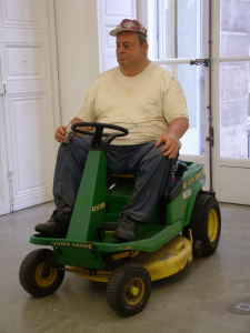 0080_duane_hanson_1995_man_on_a_mqower_159x87x154cm_resize
