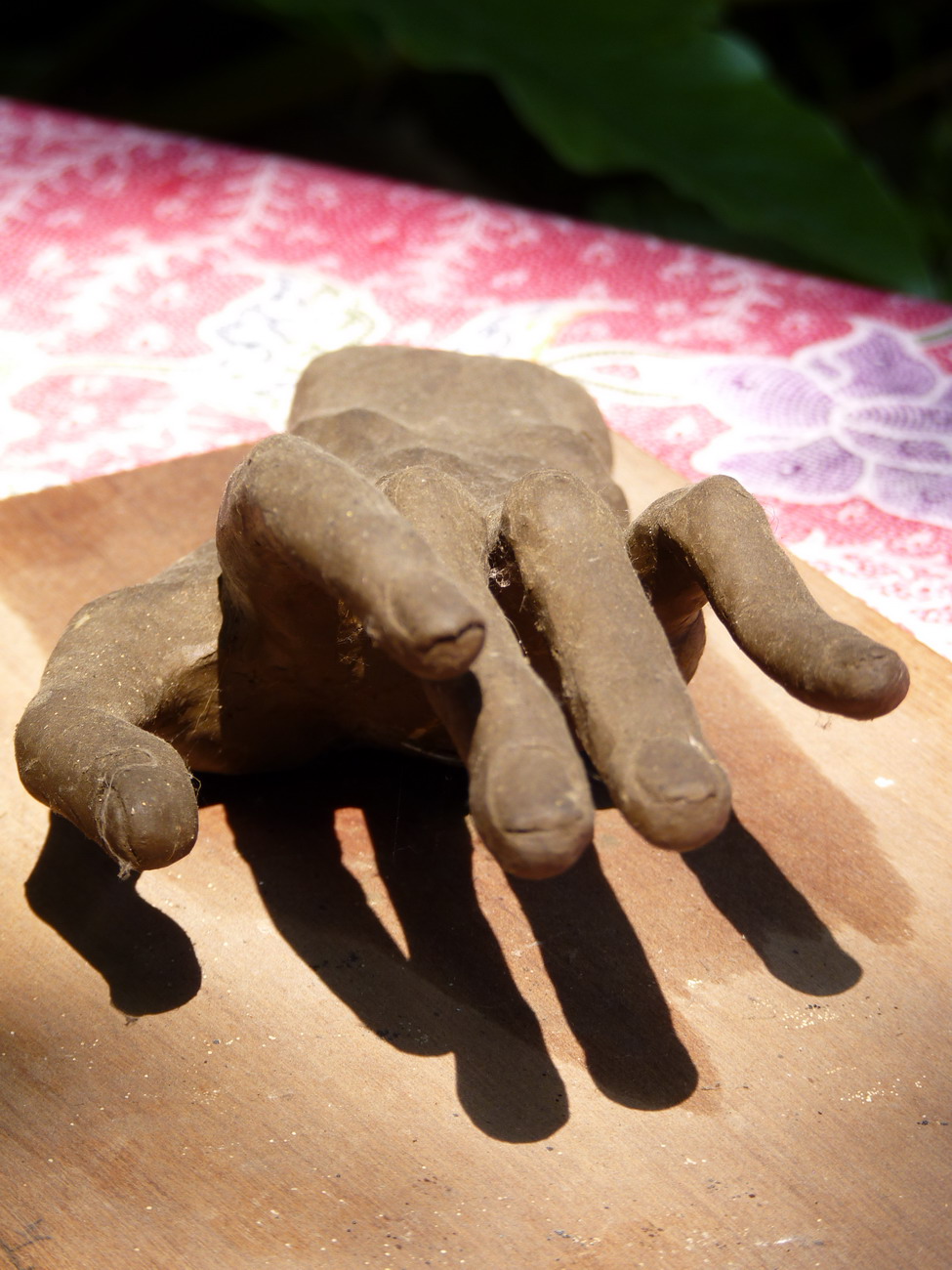 042 實像-天使或小玉的手 肌萎症 24x10x8 cm 油土 2009_縮小大小