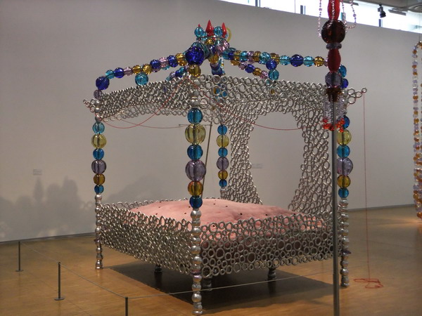 009 Jean-Michel Othoniel Mon lit 195x210x215cm 2003 _resize