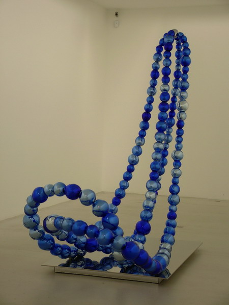 014 Jean -Michel Othoniel Les lacets bleus 250x270x130cm 2009 _resize