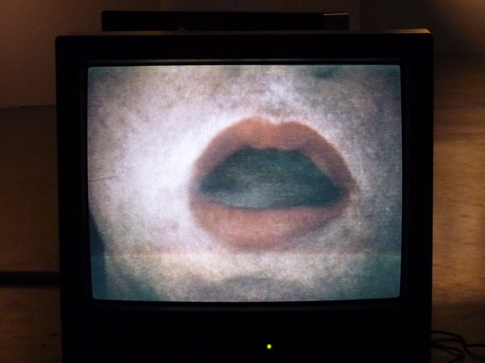 026 Anna Maria Maiolino In-out-Antropofagia-dedans-dehors 1973-74 fim super-8 transfere sur video 2000 8minu14