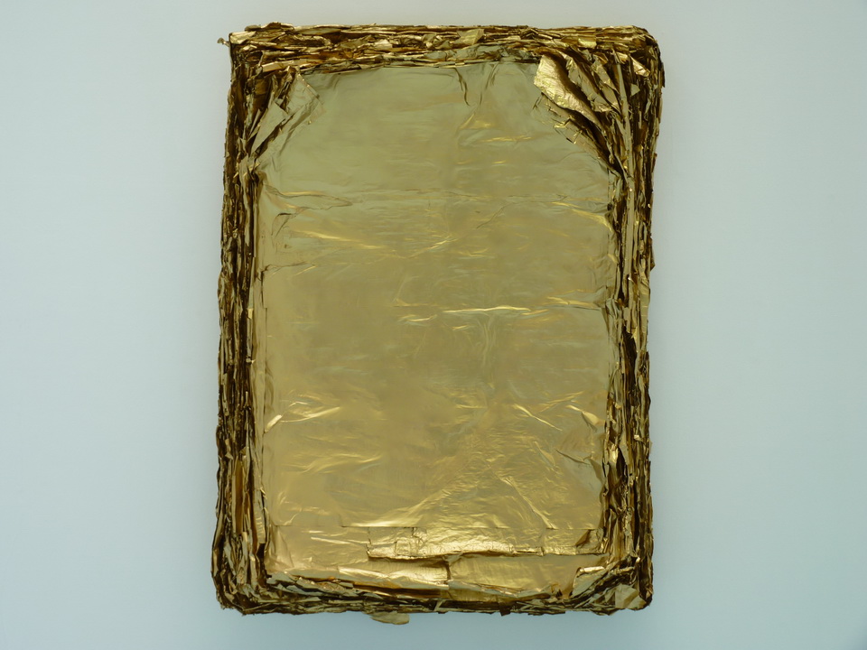 054 Eric Baudart Concave 157 x 210 x 50 cm 2013 affiches, peinture aérosol, châssis aluminium