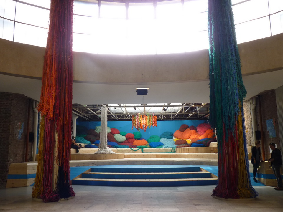001 Sheila Hicks ne 1934 USA baoli 2014