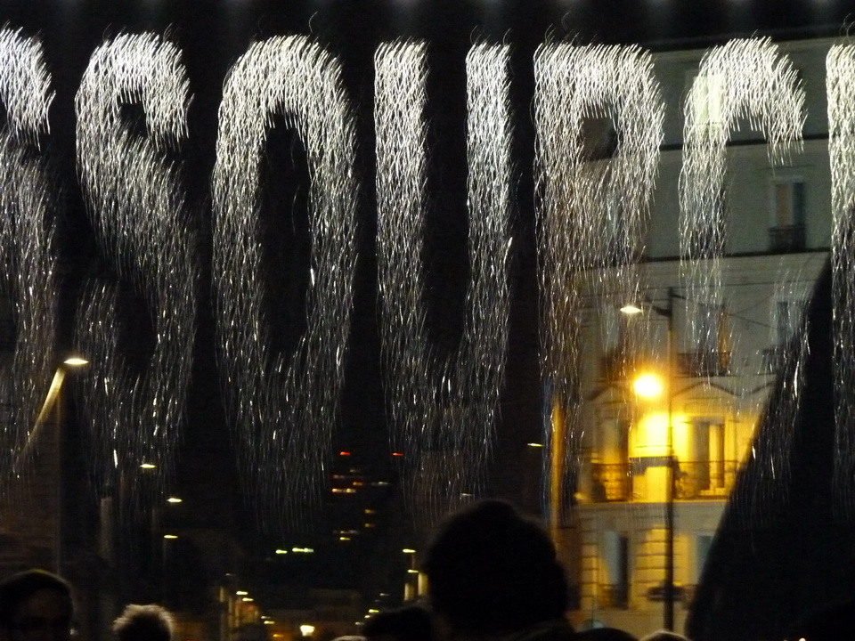 026 Julius Popp bit fall 2015 installation