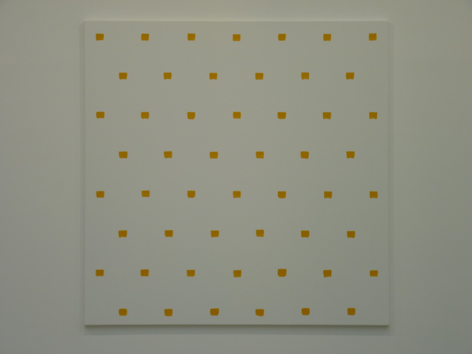 053 Niele Toroni empreintes des pinceau n-50 a intervalles reguliers de 30cm acrylique jaune sur toile 200x200cm 2016