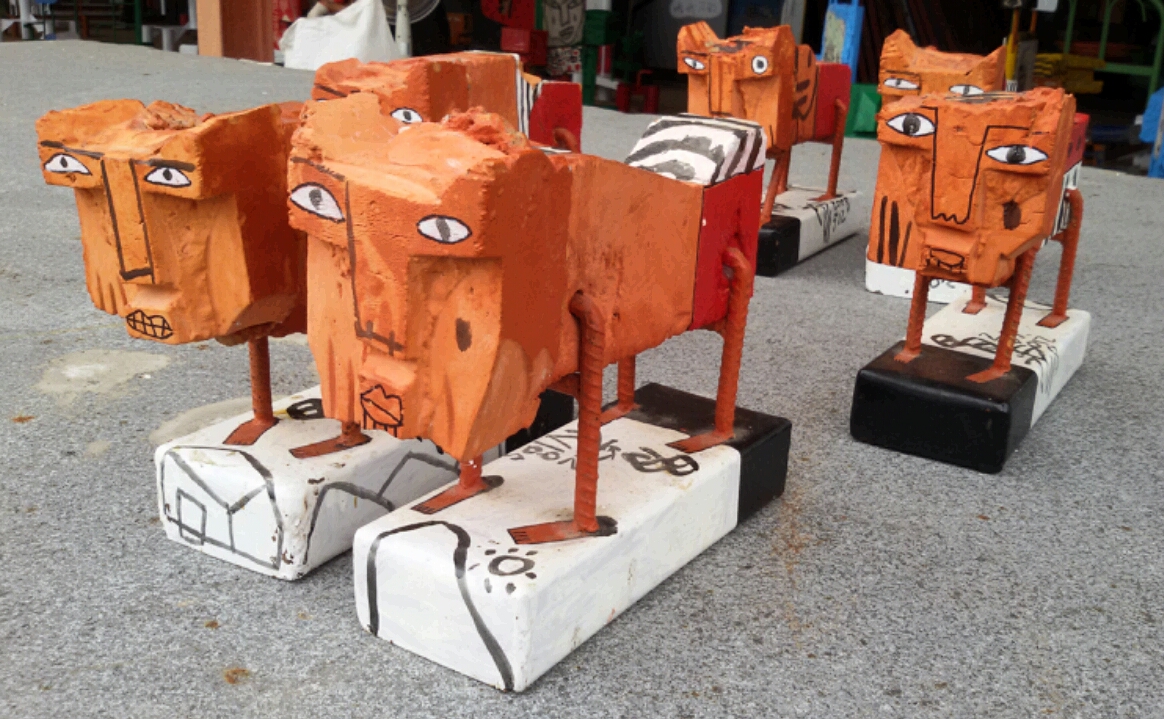 2008-4 獅子王系列 每座 31x22x30cm 2008 磚頭 水泥 鐵 油漆