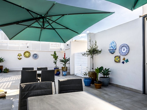 Plaza Regency Suites