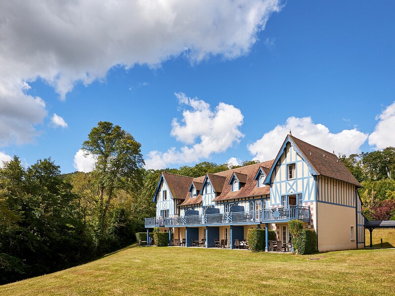 Outdoor terrace and garden at Appartement Résidence et Spa 4P in France