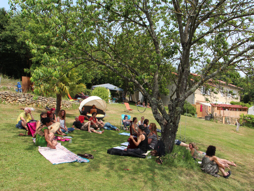 A la découverte de l'écolieu du Merle Enchanteur au coeur de la nature occitane.