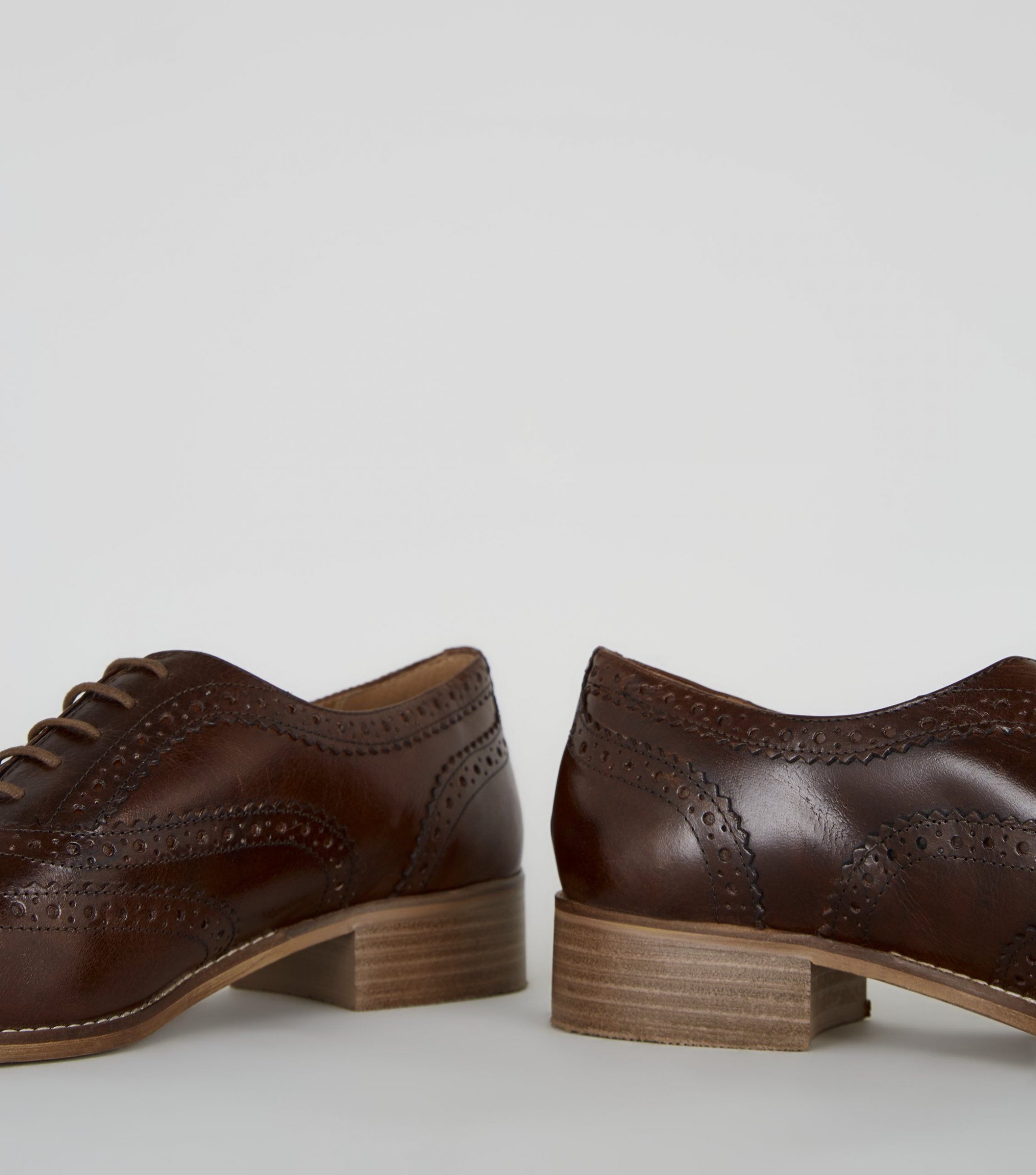 Chaussures Richelieu marron foncé en cuir à lacets Drest