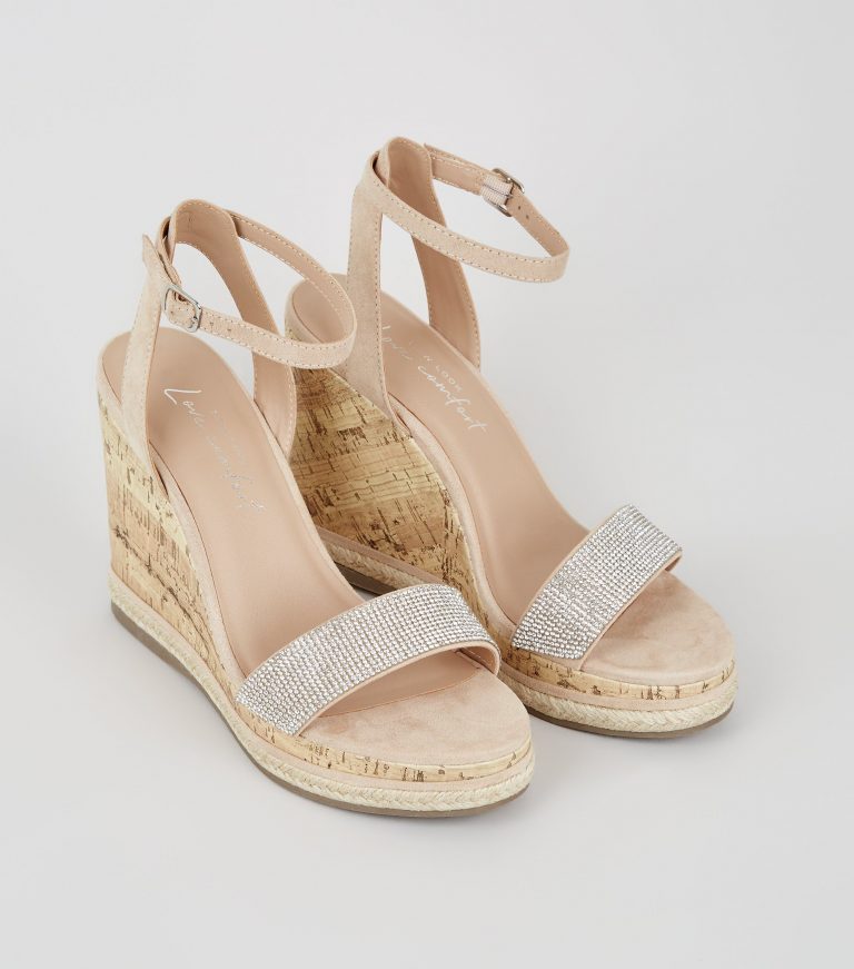 Chaussures rose pâle à semelles compensées en liège et brides à strass