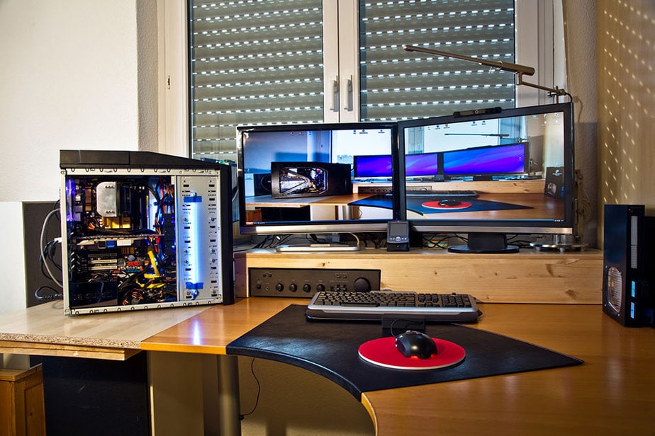 postazione gaming scrivania