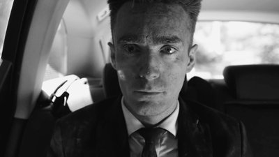 Pepper White à l'arrière de la voiture