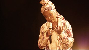 1000px gros plan kidjo