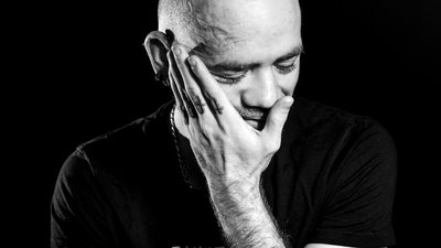 Portrait homme au reveil