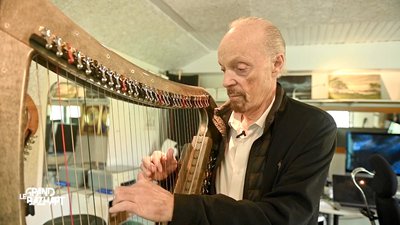 Alan Stivell fait de la harpe - LGB