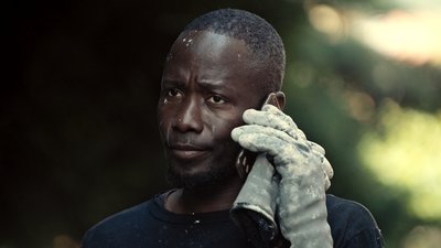 Alias - Homme au téléphone