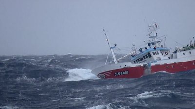 Bateau dans la tempete