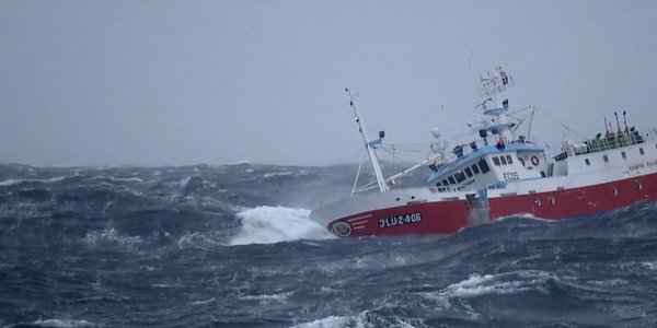 Bateau dans la tempete