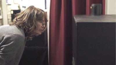 Birkin regarde une boite -LGB #59