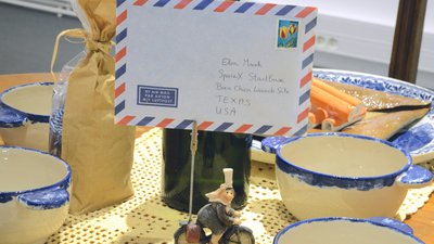 Carton voyageur lettre elon musk cover