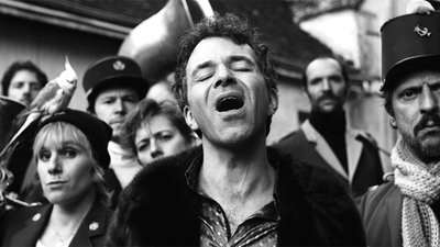 Chanteur devant fanfare Chi Ci Talia Crimi