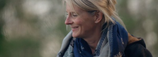 Claire profil et sourire - Claire dare to change