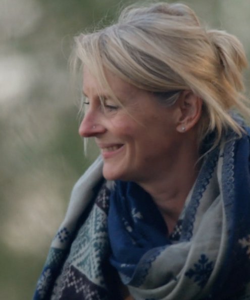 Claire profil et sourire - Claire dare to change