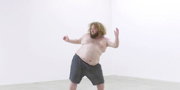 Comedien obese danse - Idiot