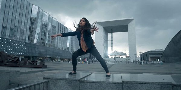Danseuse à la Défense Paris