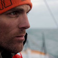 De profil face a la mer