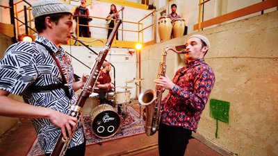 Deux musiciens se regardent - Disco Chamo