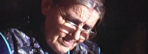 En train de moudre le café Anjela Duva