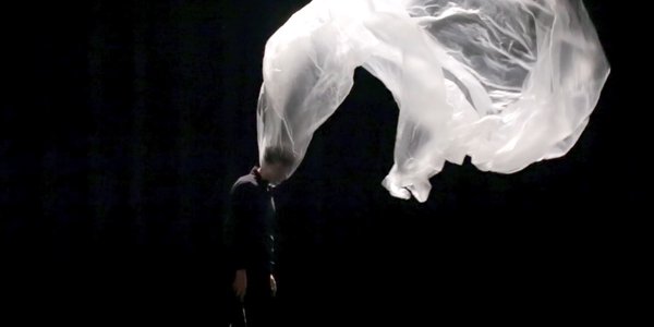 Etienne Saglio tete drap blanc.png