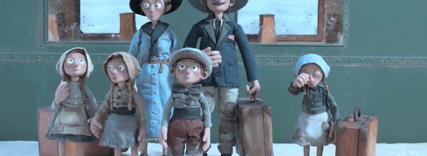 Famille sort du train avec des valises - Interdit aux chiens et aux italiens