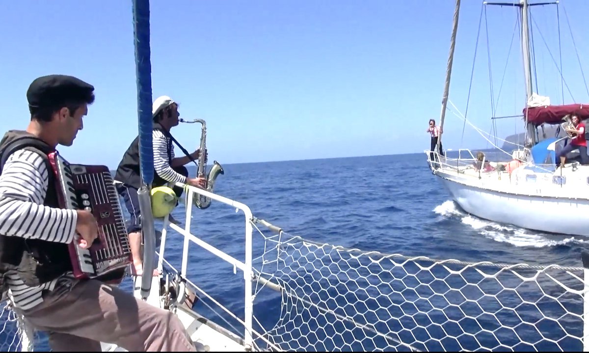 Fanfare sur le bateau - CineSearcus