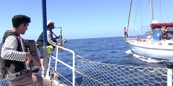 Fanfare sur le bateau - CineSearcus