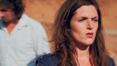 Femme regard dans le vide - Old Love Desert