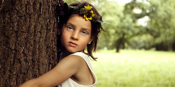 Fille avec une couronne de fleurs cover Plantec