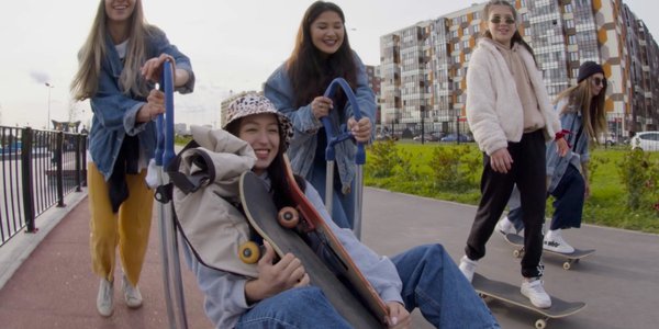 Filles balade en skate - aging together - 1441 - cover