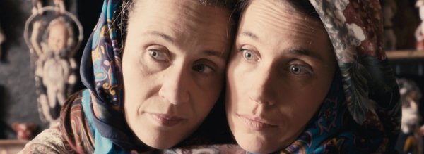 Foulard et yeux ouvert en grand - Elles te regardent