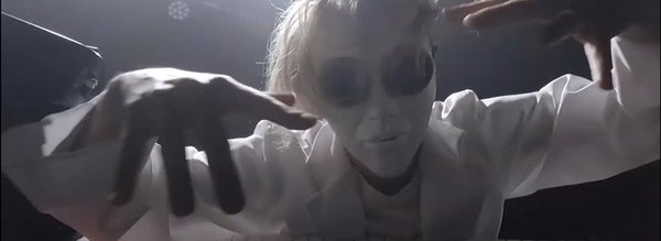 pianiste face scene IA404