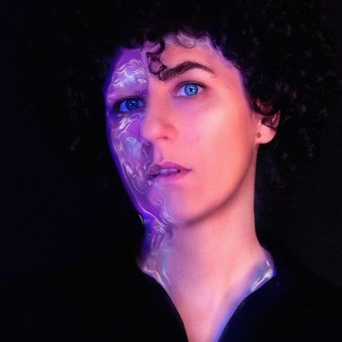 Jo Vague - portrait de Sarah-Megan Allouch - Gabarit