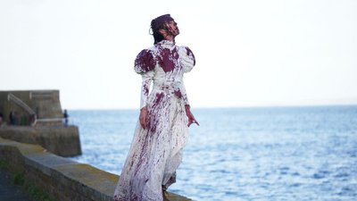 Lena en robe peinture