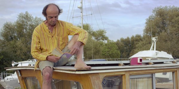 Lecture sur le toit de la cabine - Les oeuvres vives