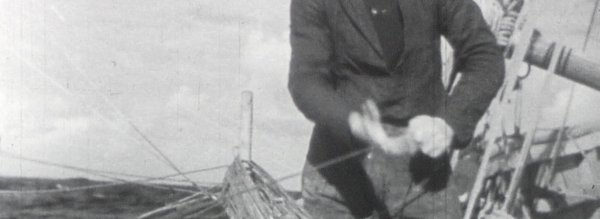 Marin au travail - Voiliers en peche